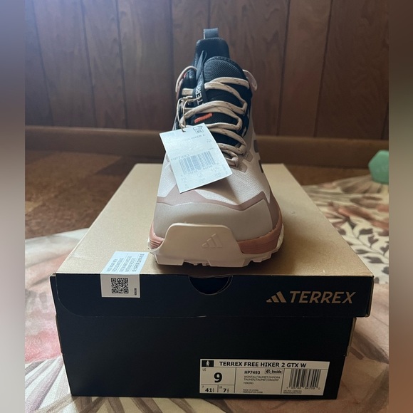 Women’s Adidas Terrex ‘Free Hiker’ Shoe - Size 9 - Picture 2 of 4